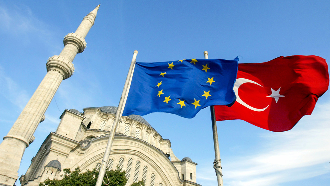 Turquía rechaza las "injustas" críticas de la UE y pide "eliminar los obstáculos" a su adhesión