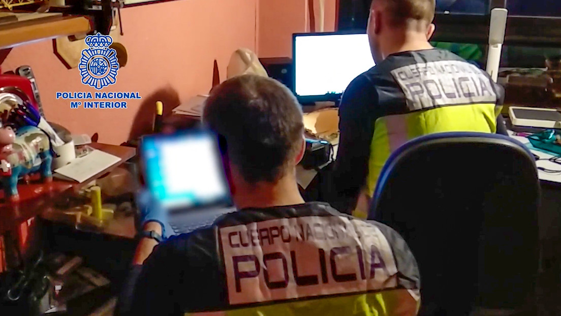 La Policía de España detiene a 121 personas en una gran operación contra la pornografía infantil