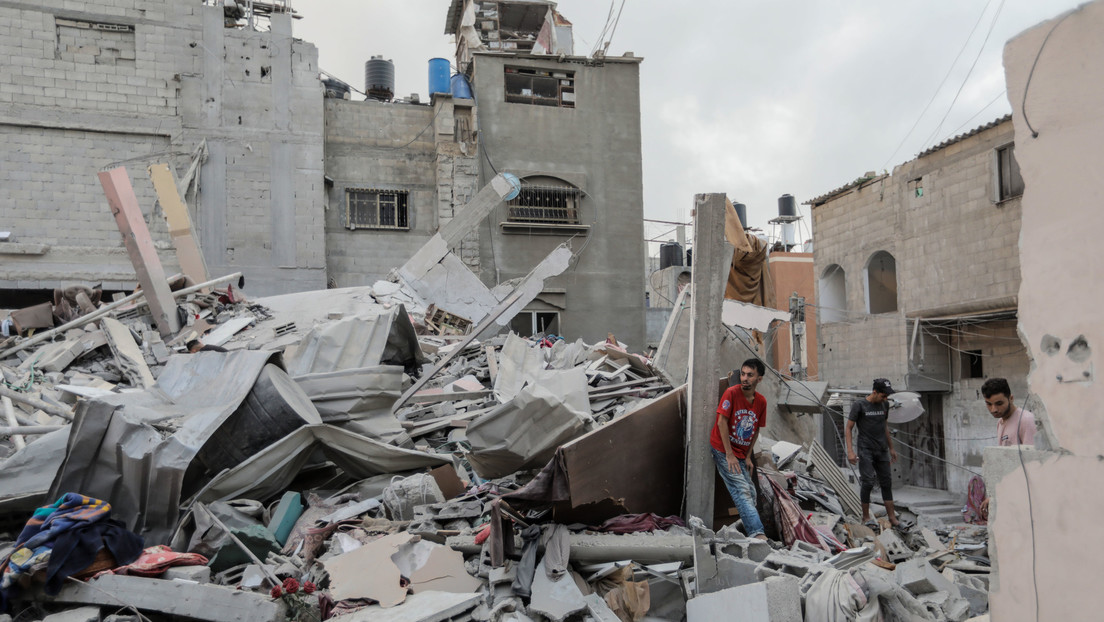 Director de hospital en Gaza bombardeado por Israel: "Tuvimos que enterrar a 179 personas en una fosa común"