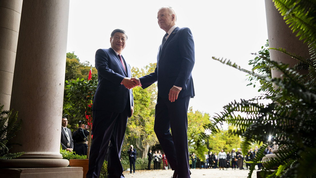 El presidente de EE.UU., Joe Biden, con su homólogo chino, Xi Jinping, el 15 de noviembre de 2023