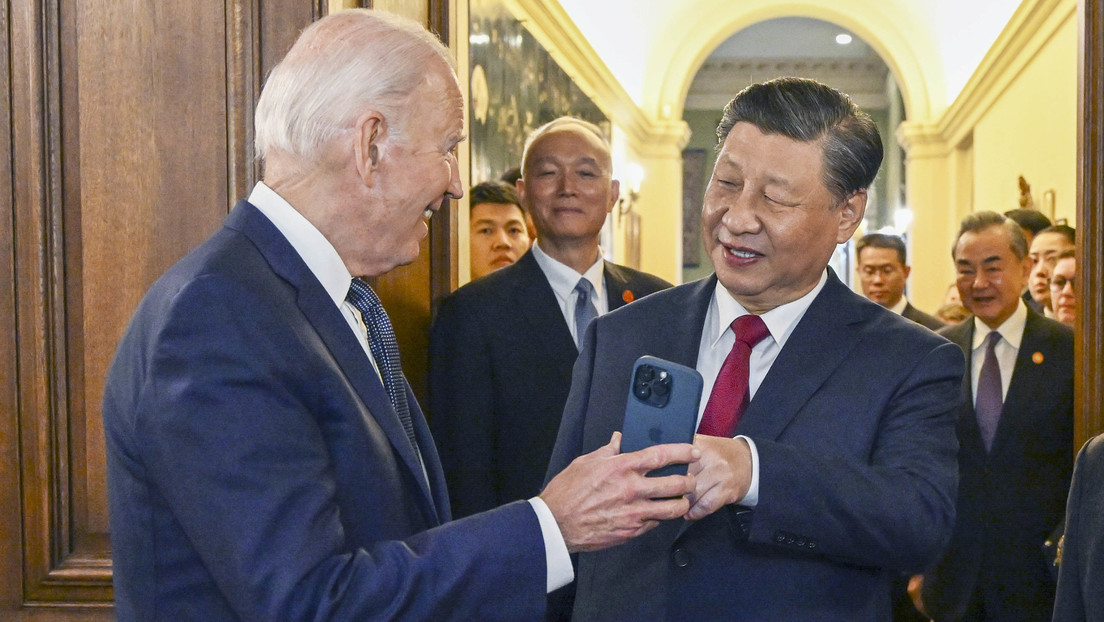 "¿Conoce a este joven?": Biden muestra a Xi Jinping una foto que el líder chino se tomó en 1985 junto al Golden Gate