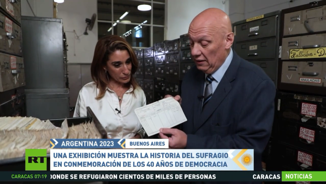 Una exhibición muestra la historia del sufragio en conmemoración de los 40 años de democracia en Argentina