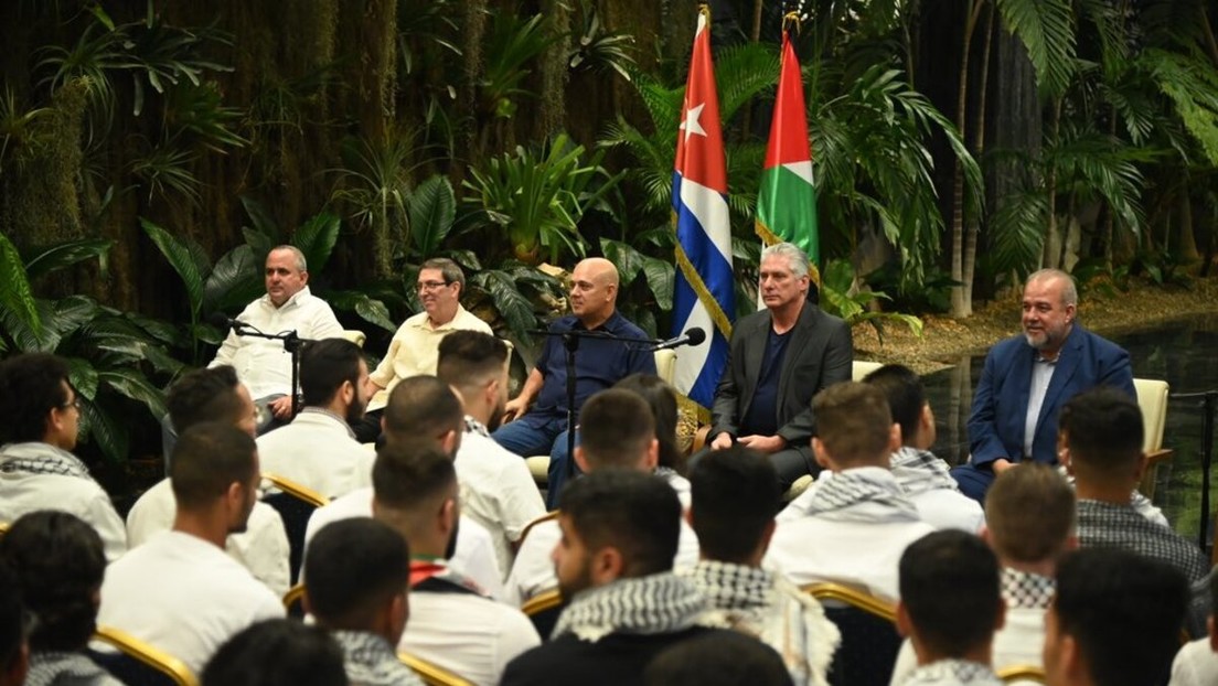 El presidente de Cuba se reúne con 144 jóvenes palestinos y les brinda apoyo (VIDEO, FOTOS)