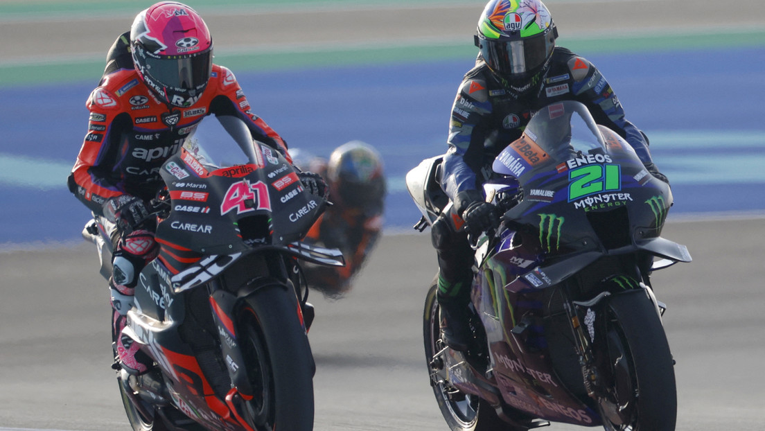 VIDEO: Un piloto le pega a otro en plena clasificación de la carrera de MotoGP de Catar