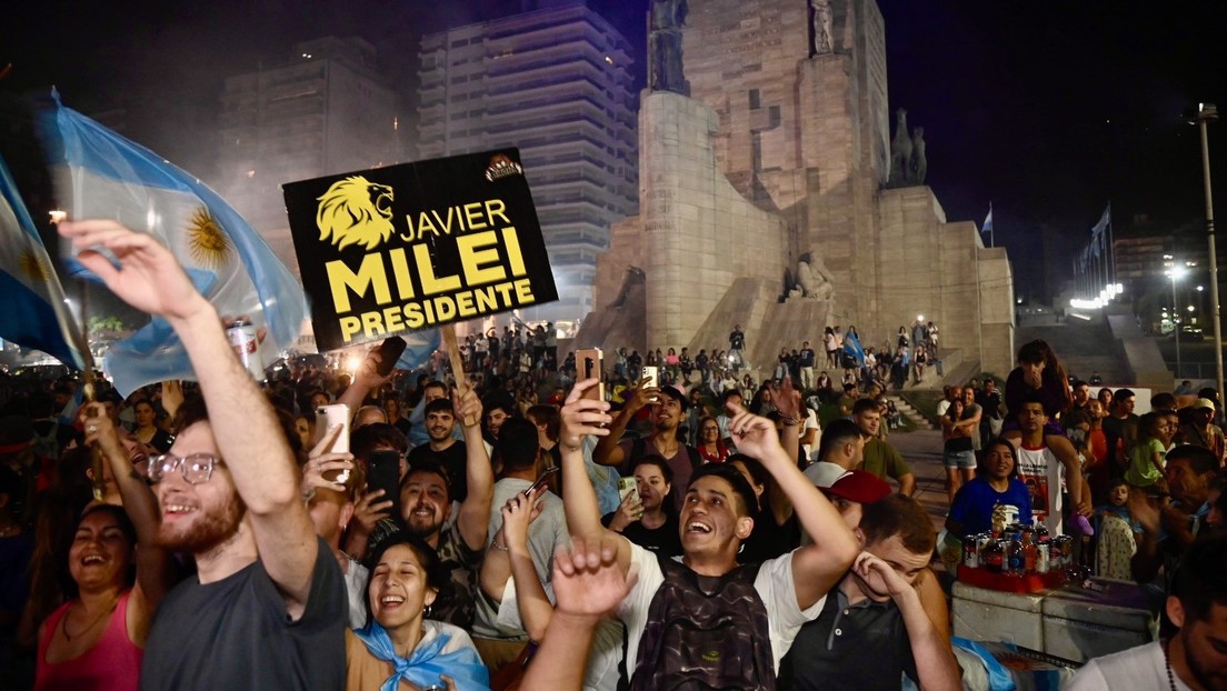 ¿Uno de "la casta"?: Santiago Caputo, el asesor político al que Javier Milei atribuye su triunfo