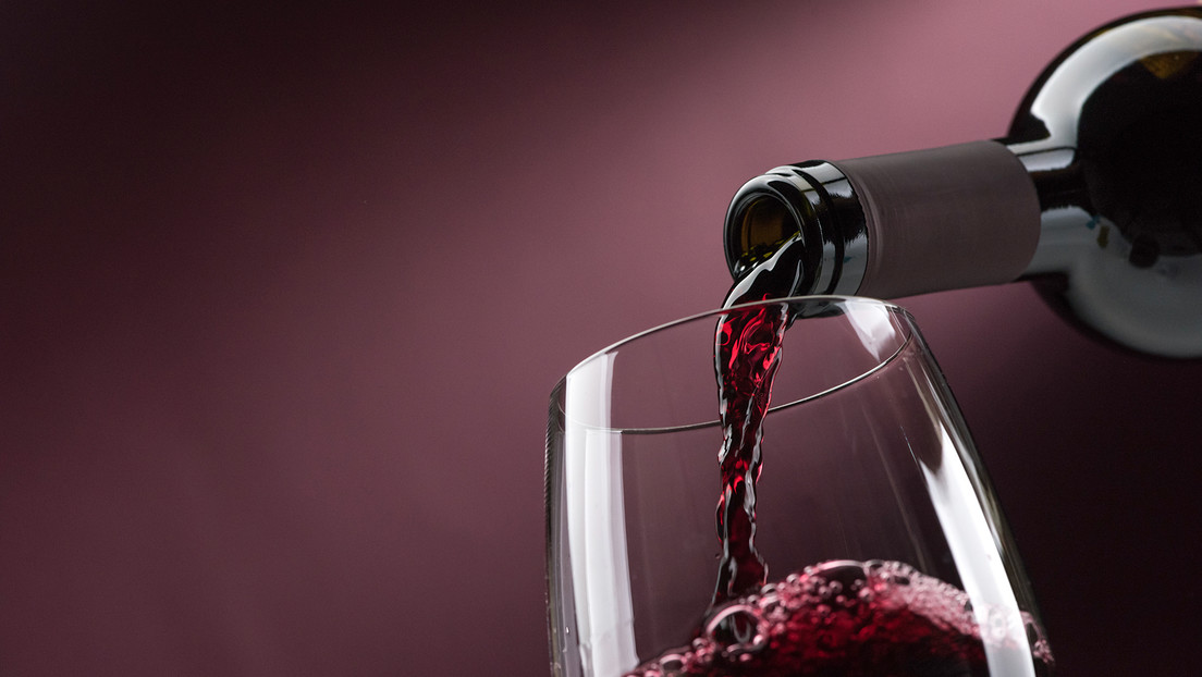 Un estudio revela por qué a veces nos duele la cabeza al tomar una copa de vino tinto
