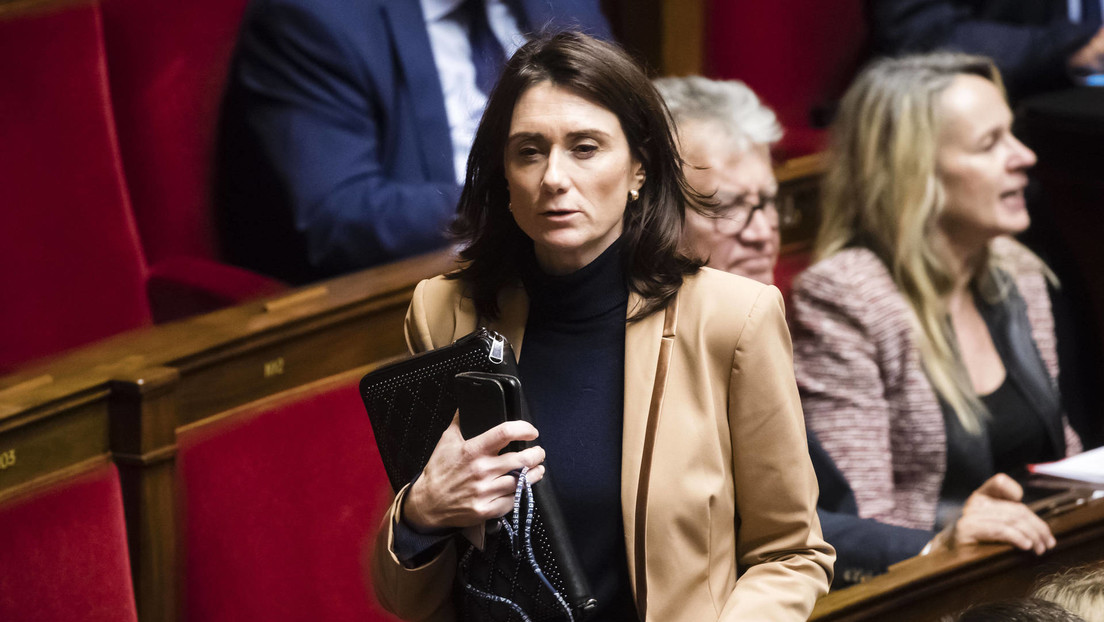 "Pensé que me iba a morir": La diputada francesa drogada por un senador revela detalles sobre aquella noche