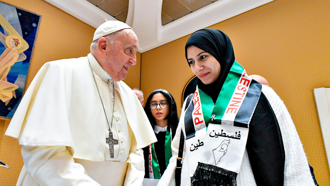 El papa Francisco se reúne con familiares de rehenes israelíes y de palestinos atrapados en Gaza