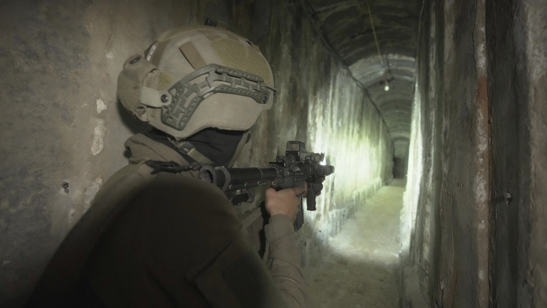 Las FDI muestran un túnel de "decenas de metros" bajo el hospital Al Shifa en Gaza (VIDEOS)