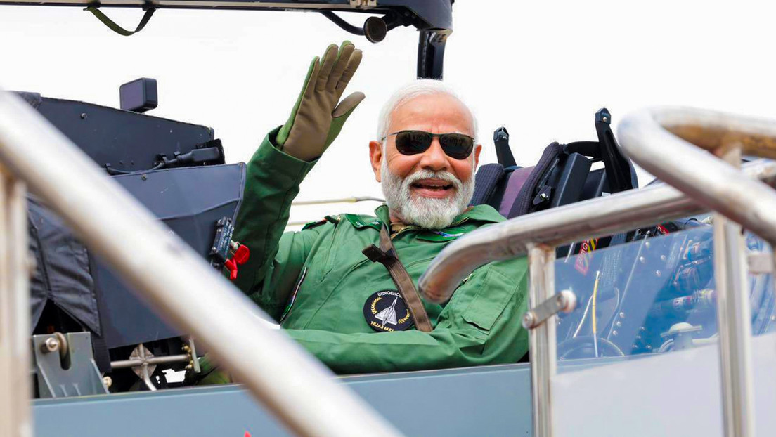 Narendra Modi realiza un vuelo a bordo de un caza de fabricación india (VIDEO)