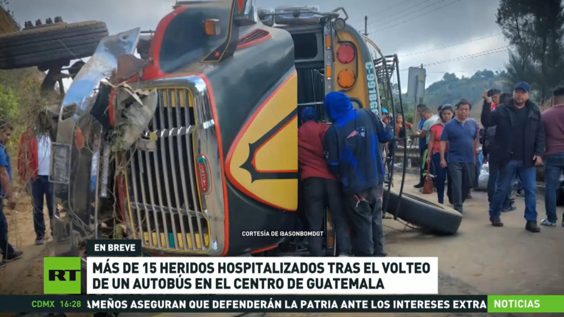 Más de 15 heridos al volcar un autobús en Guatemala