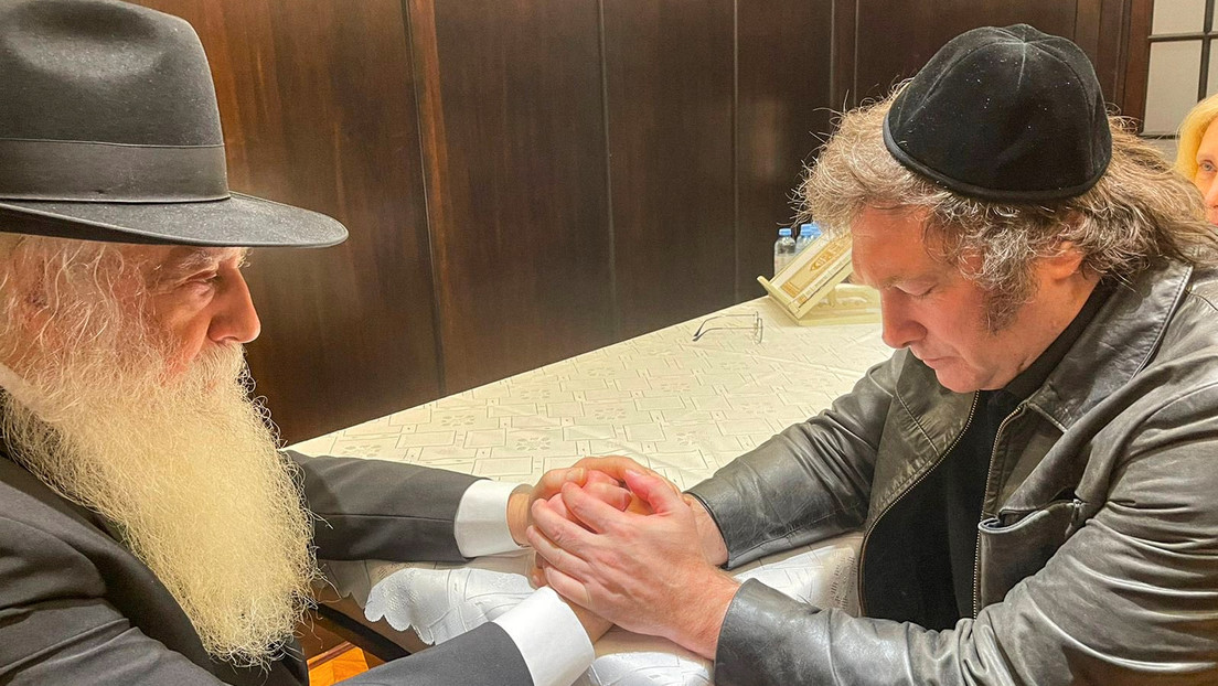 Milei recibe la bendición de un reconocido rabino durante una ceremonia judía (VIDEO)