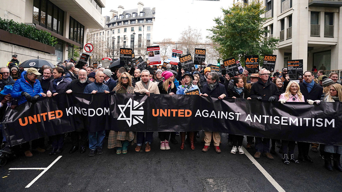 Miles de personas salen a las calles de Londres para manifestarse contra el antisemitismo (VIDEO)