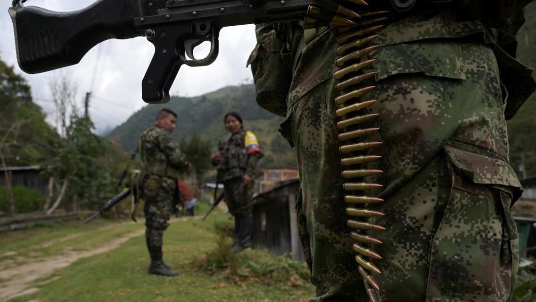 ¿Por qué los civiles expulsan a militares de un poblado azotado por grupos armados en Colombia?