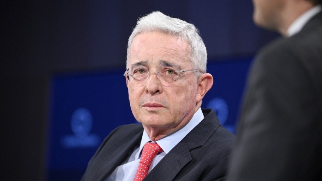 Uribe comparece ante la Fiscalía colombiana por la masacre de El Aro
