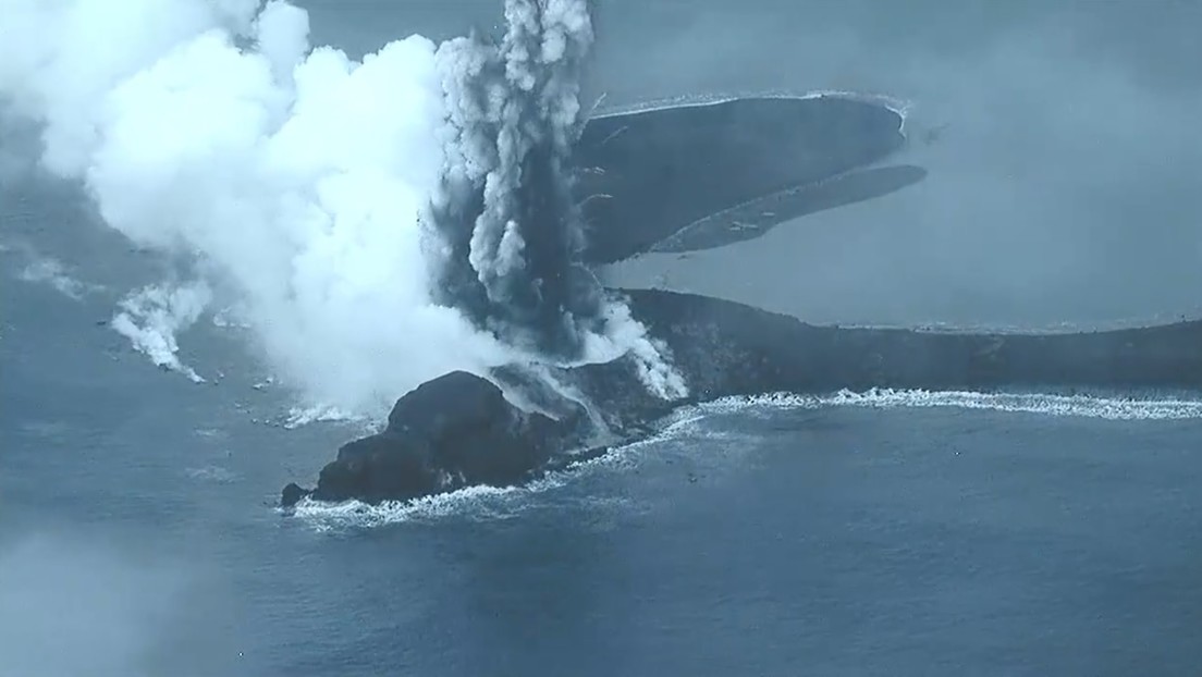 VIDEO: Violentas y explosivas erupciones del volcán japonés que dio origen a una nueva isla