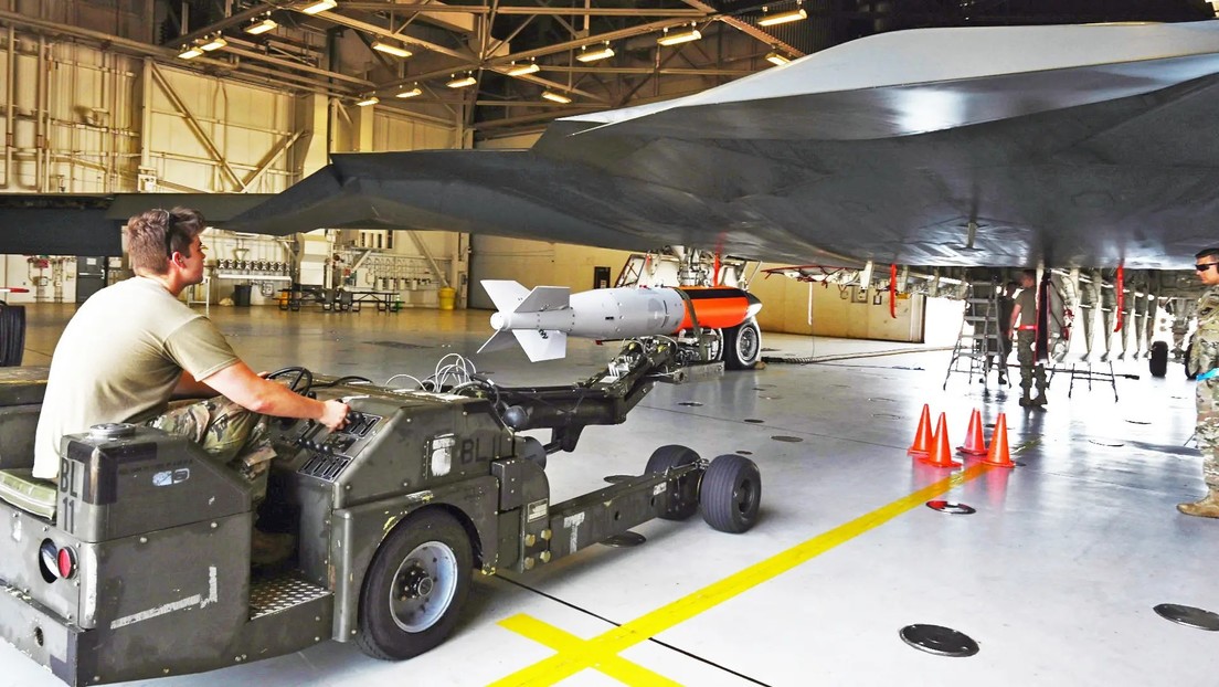 Bombarderos estratégicos B-2 Spirit de EE.UU. son los primeros en portar la bomba nuclear B61-12