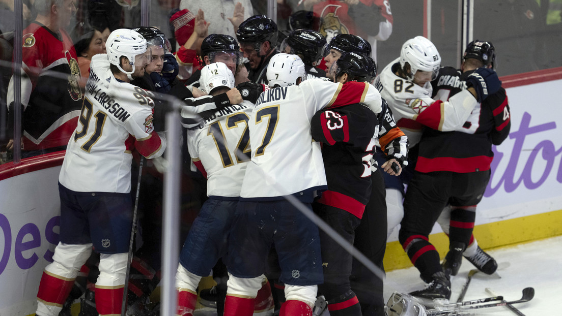 VIDEO: Una pelea en la NHL resulta en sanciones sin precedentes para todos los jugadores en el hielo