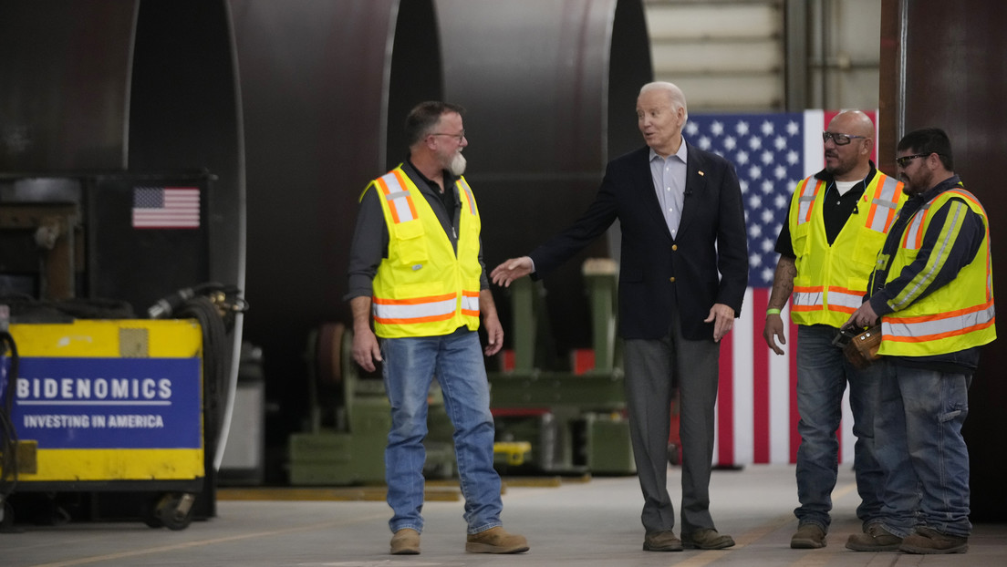 Biden bromea sobre armas nucleares, llama "congresista" a Trump y confunde nombres en un discurso lleno de errores
