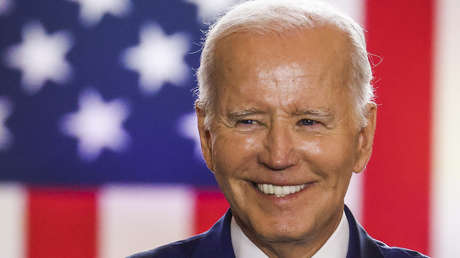 "No fui yo": Biden afirma a los periodistas que esta vez no fue él quien se cayó (VIDEOS)