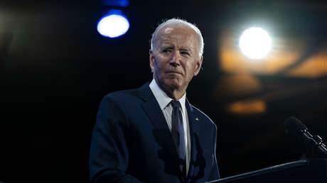 "Ni siquiera voy a intentarlo": Biden no logra leer una palabra del teleprónter y da un consejo sobre qué hacer en estos casos