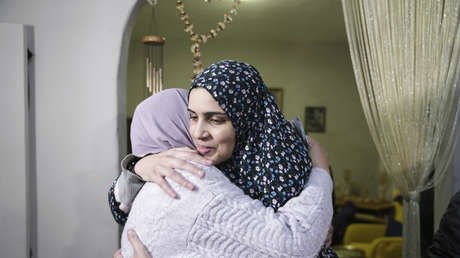 VIDEOS: Palestinos se reúnen con sus primeros familiares liberados por Israel