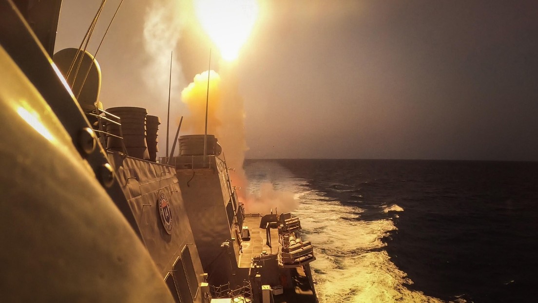 El destructor USS Carney derriba tres drones de los hutíes yemeníes sobre el mar Rojo