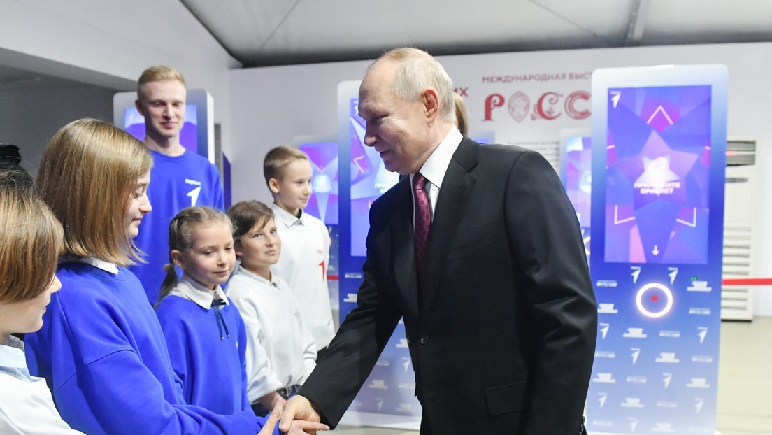 VIDEOS: Putin visita la Exposición-Foro Internacional 'Rusia' que muestra los principales logros del país