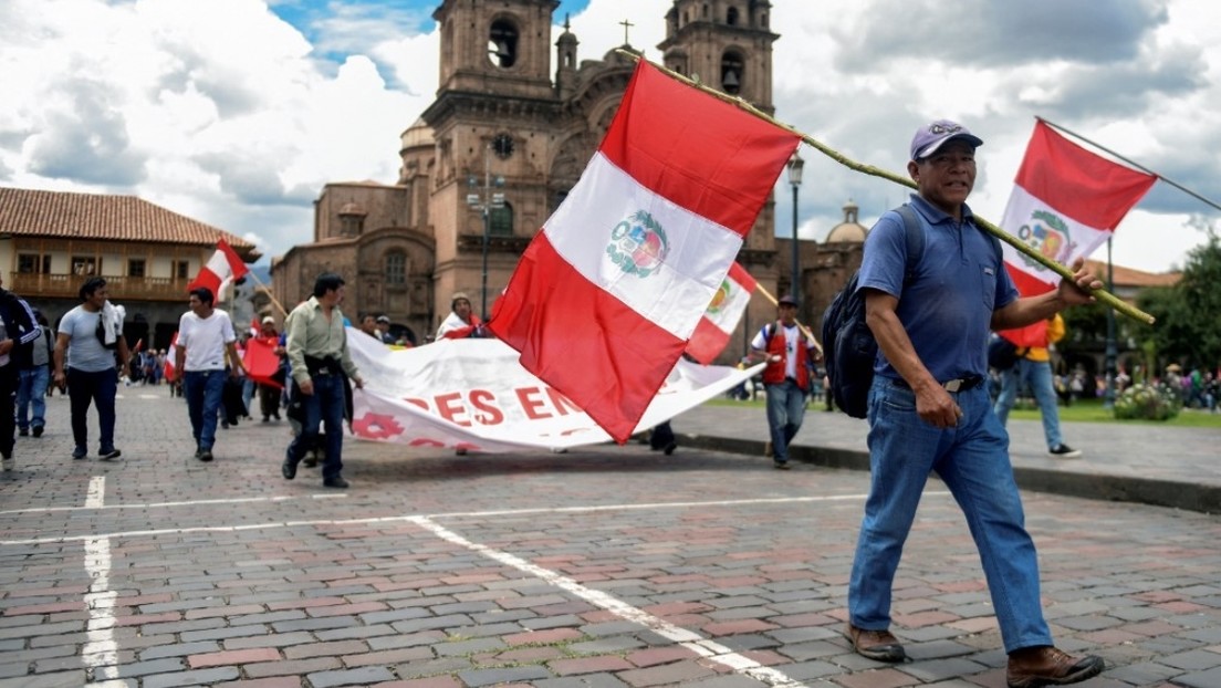 "No caigamos en errores del pasado": premier de Perú anuncia nuevas penas por bloquear carreteras