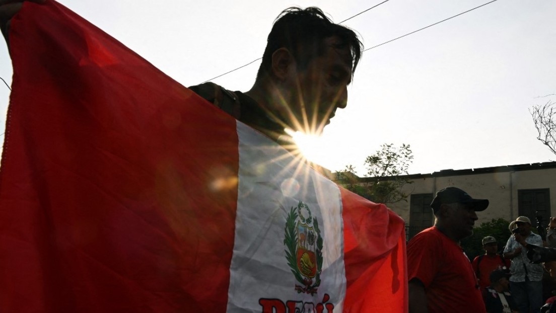 Cientos se manifiestan en Perú al cumplirse un año de Boluarte y tras la excarcelación de Fujimori