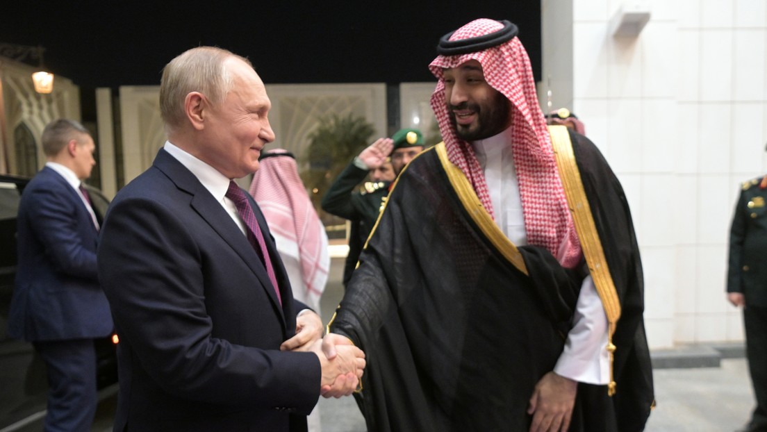 FT: Riad pospuso un viaje de su príncipe heredero a Londres, pero recibió a Putin pocos días después