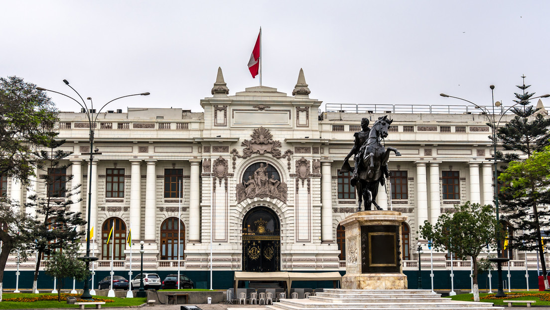 Congresistas de Perú buscan "remoción inmediata" de la Junta de Justicia por suspender a fiscal