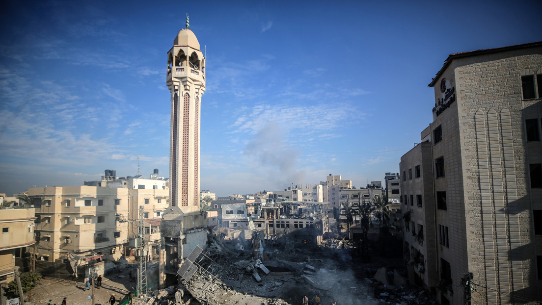 VIDEO: Una mezquita histórica de Gaza reducida a escombros por ataques israelíes