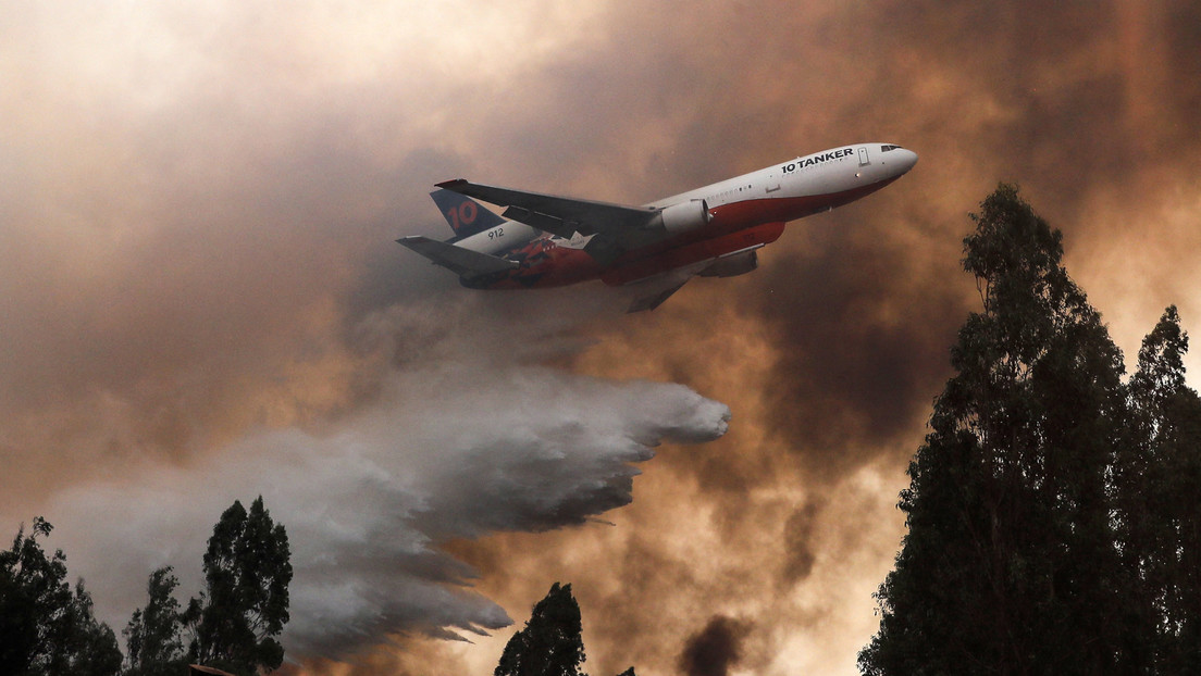 Cientos de evacuados en Chile por un voraz incendio forestal (VIDEOS)