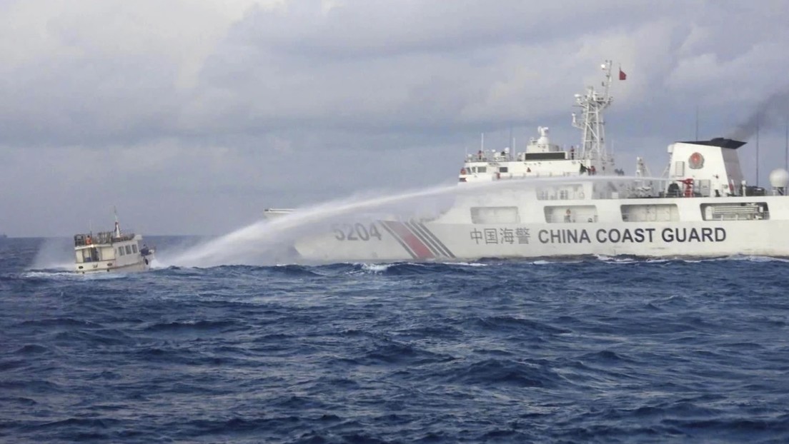 Filipinas convoca al embajador chino tras hostilidades entre buques en el mar de China Meridional