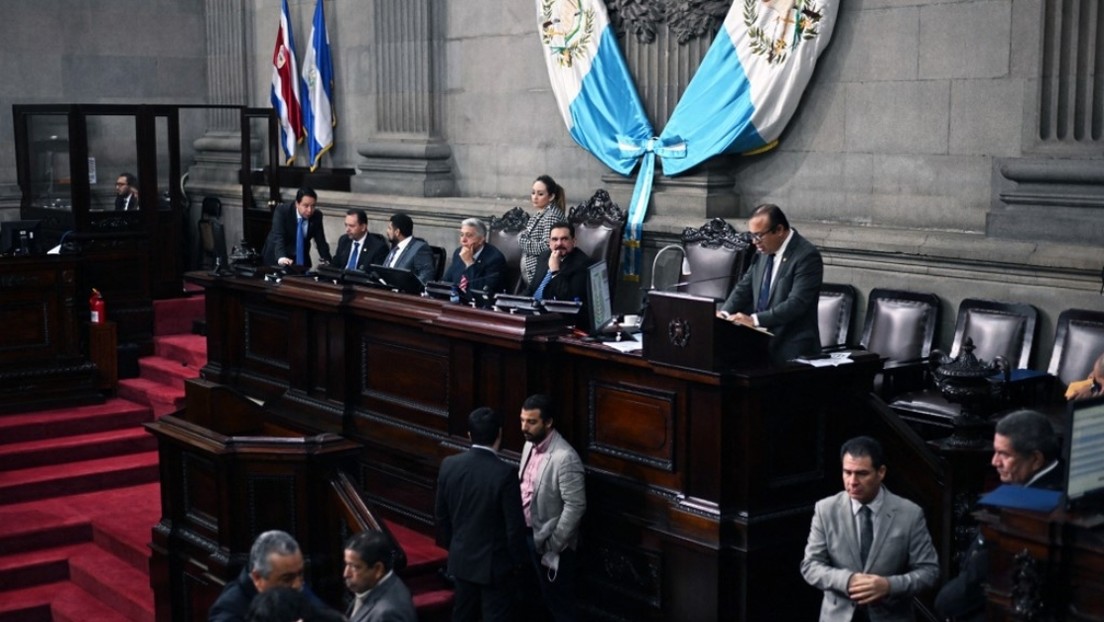 EE.UU. anuncia restricciones de visa a más de 100 diputados de Guatemala por "socavar la democracia"