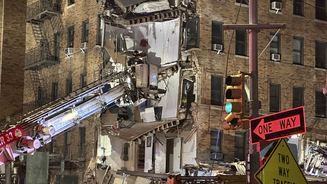 Se derrumba parte de un edificio residencial en EE.UU.