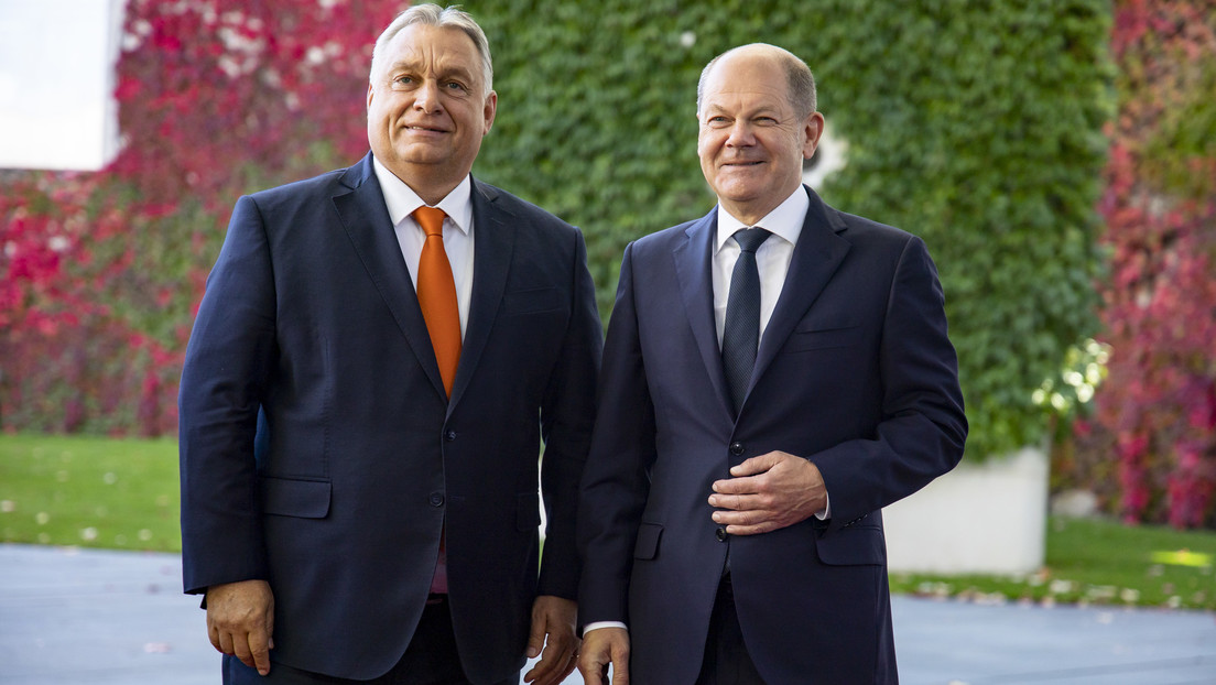 Politico: Scholz ofreció a Orbán salir a por un café para poder aprobar el inicio de negociaciones sobre la adhesión de Ucrania