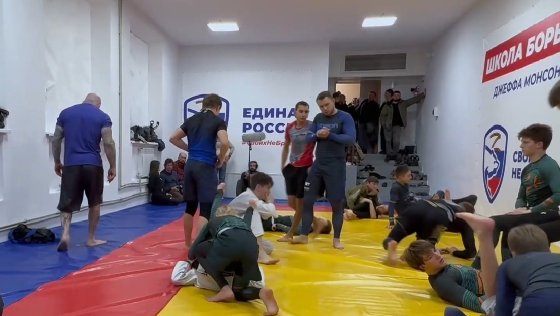 La danza y las artes marciales ayudan a niños del Donbass a superar la etapa de bombardeos de Kiev
