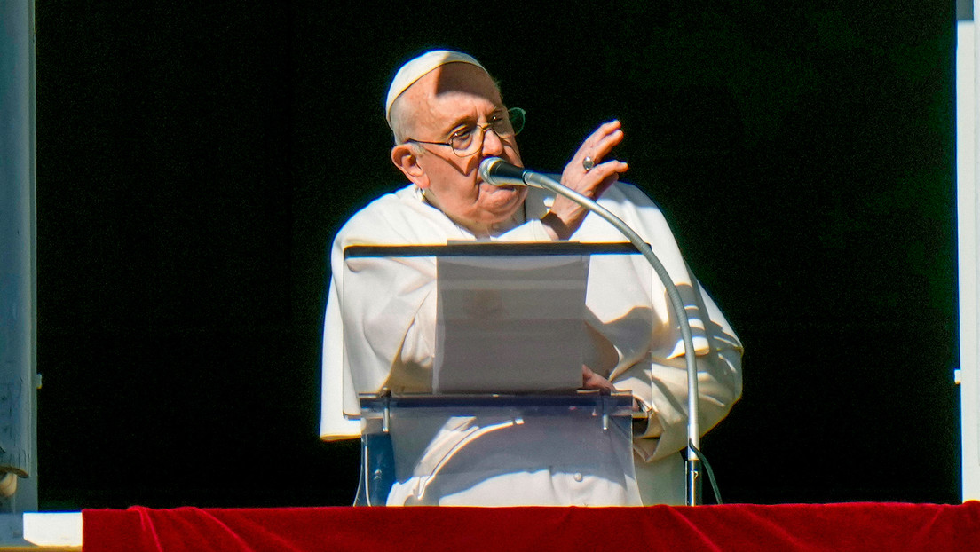 El papa Francisco califica de "terrorismo" los ataques de Israel en Gaza y reza por la paz