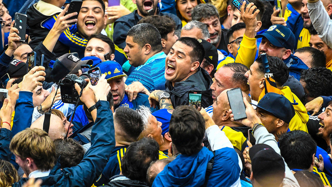 Elecciones del Boca Juniors se saldan con 'golazo' de Riquelme, derrota de Macri y abucheos a Milei