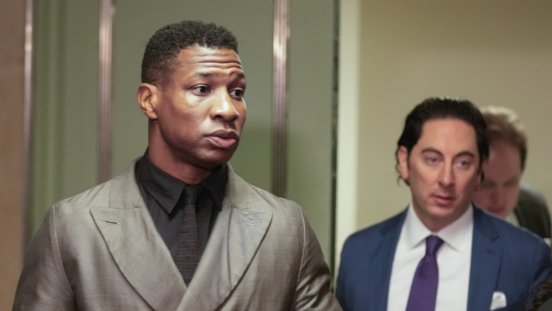 Declaran culpable a Jonathan Majors, estrella de Marvel, de agresión a su exnovia