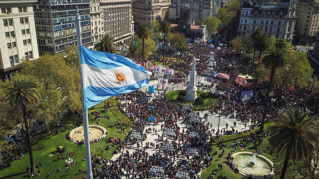 Movimientos sociales de Argentina desafían el protocolo 'antipiquetes' de Milei y salen a las calles