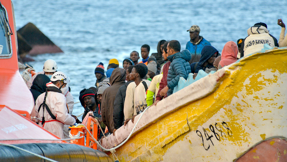 España rescata a más de 350 migrantes en siete embarcaciones en la ruta canaria en 24 horas