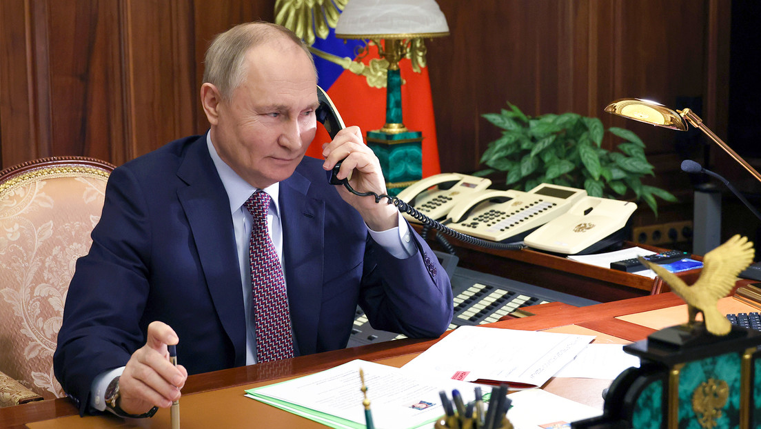 Putin interrumpe una reunión para hablar con una niña cuyo deseo concedió recientemente