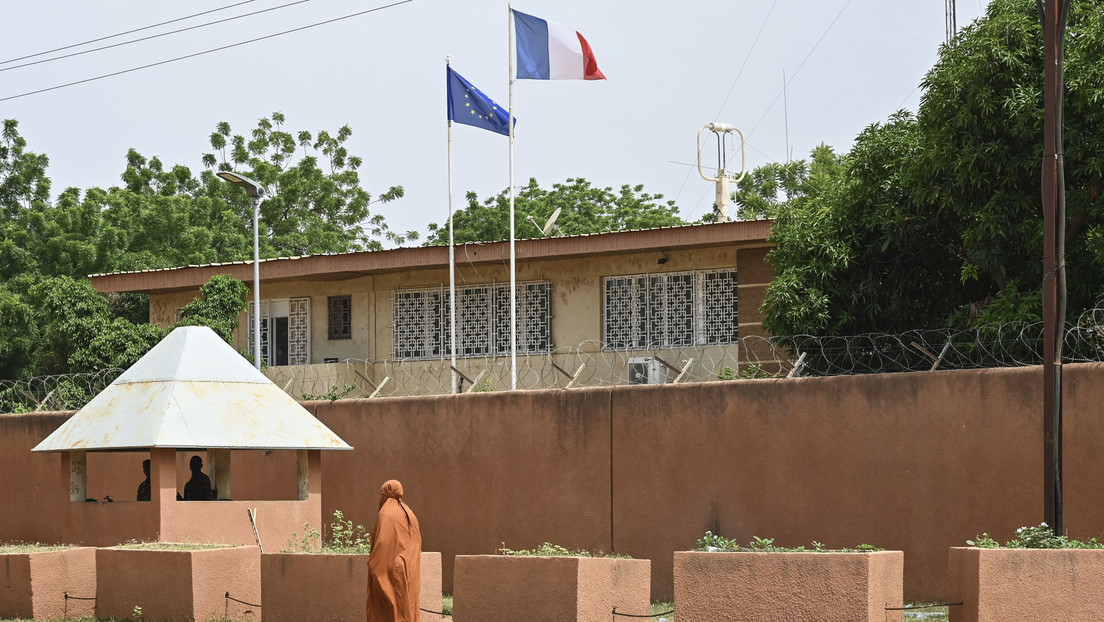 AFP: Francia cerrará su Embajada en Níger