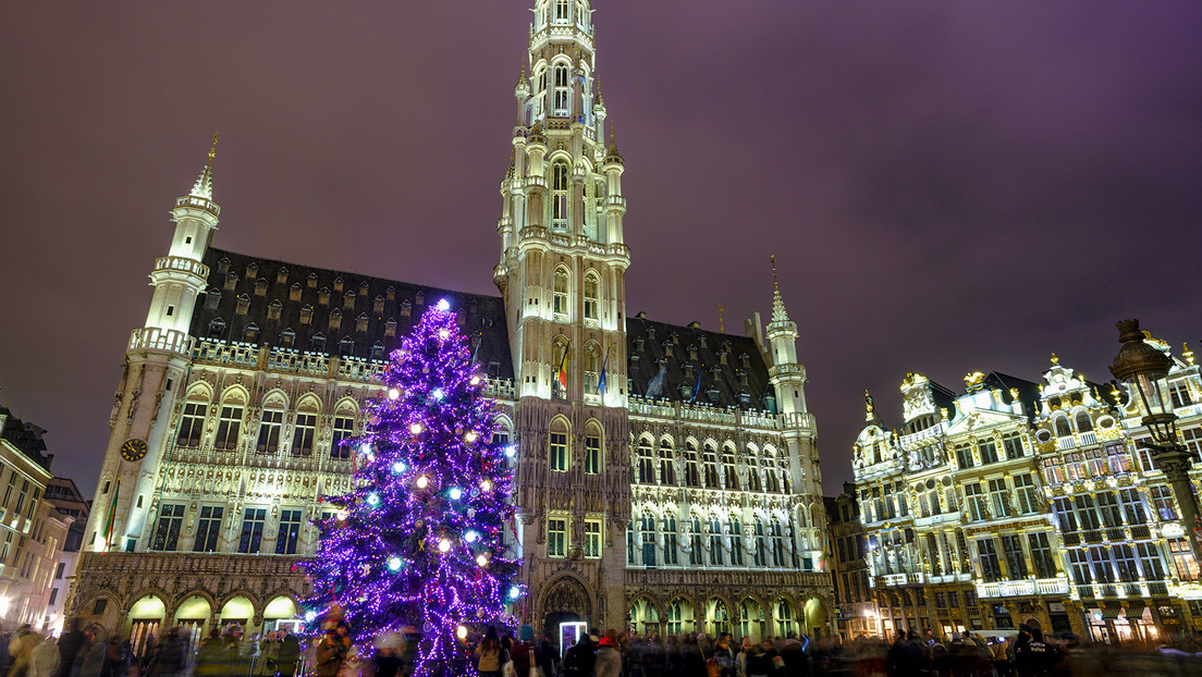 Muere una mujer tras caerle encima un árbol de Navidad en Bélgica