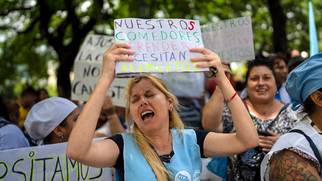 Agrupaciones sociales y gremios de Argentina realizan una nueva protesta contra el 'decretazo' de Milei