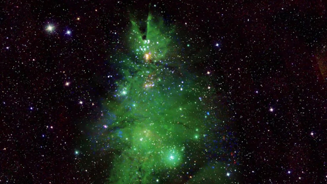 NASA captura imagen de un 'árbol navideño' formado por destellos estelares