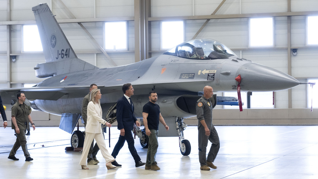 Países Bajos prepara el envío de 18 cazas F-16 a Ucrania